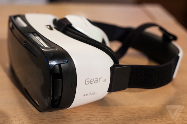 Bên cạnh chiếc Galaxy Note 4, Samsung vừa ra mắt một phụ kiện đặc biệt: kính thực tại ảo Gear VR. Hãy cùng The Verge thử trải nghiệm kính thực tại ảo của Samsung.
