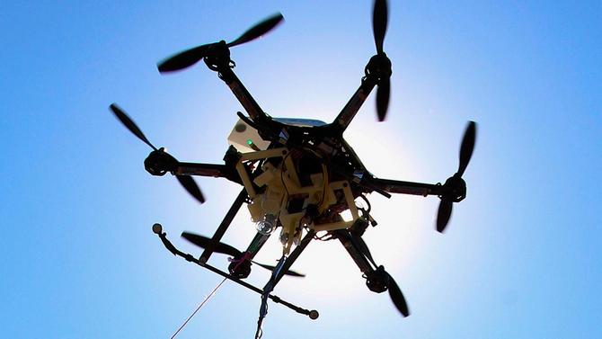 Sắp có tiểu bang đầu tiên tại Mỹ cấm người say rượu điều khiển drone ảnh 1