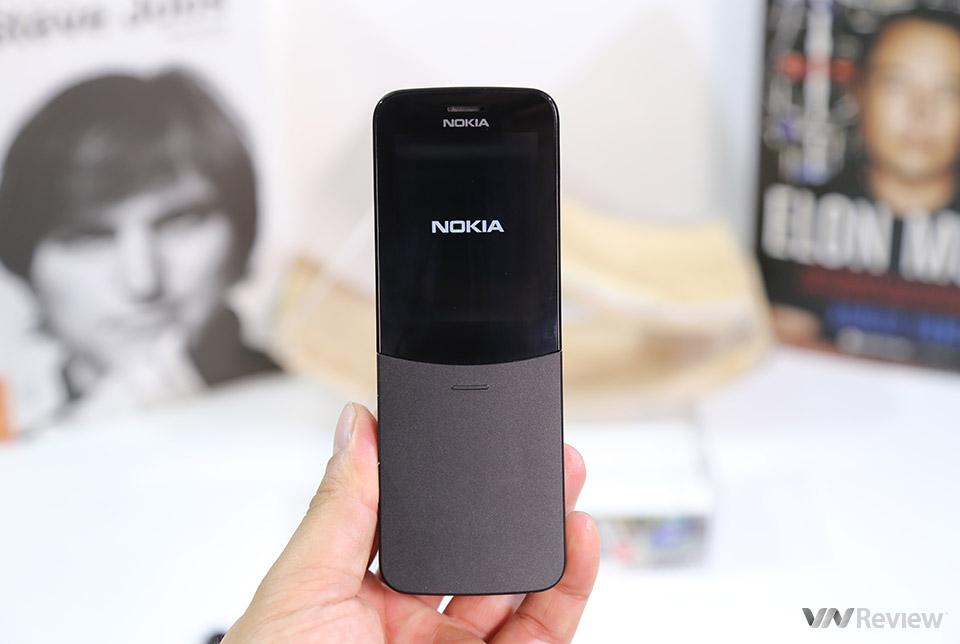 Mở hộp điện thoại “Ma trận” Nokia 8810 4G: smartphone trong thân hình 