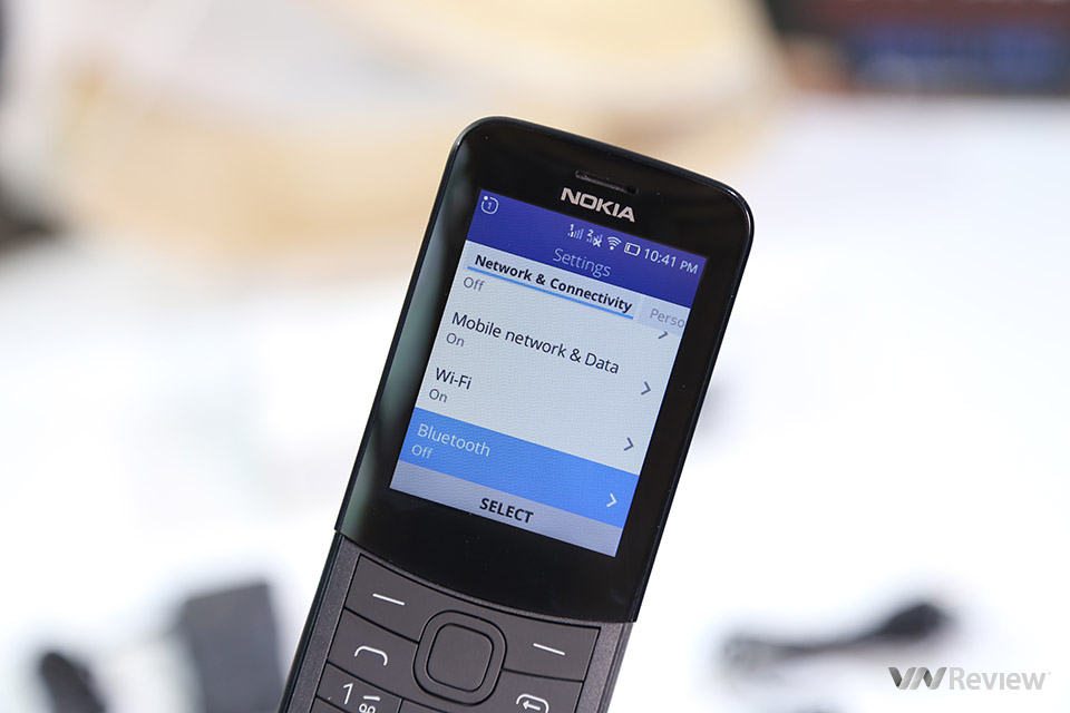 Mở hộp điện thoại “Ma trận” Nokia 8110 4G: smartphone trong thân hình 