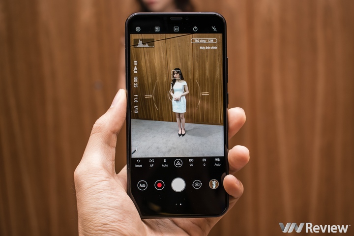 ASUS ZenFone 5 chính thức ra mắt tại Việt Nam: Màn hình tai thỏ, camera kép AI, giá 8 triệu đồng