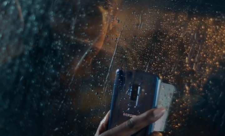 Samsung tung quảng cáo mới “đá xoáy” Apple, anh chàng “đầu tai thỏ” trở lại và lợi hại gấp đôi