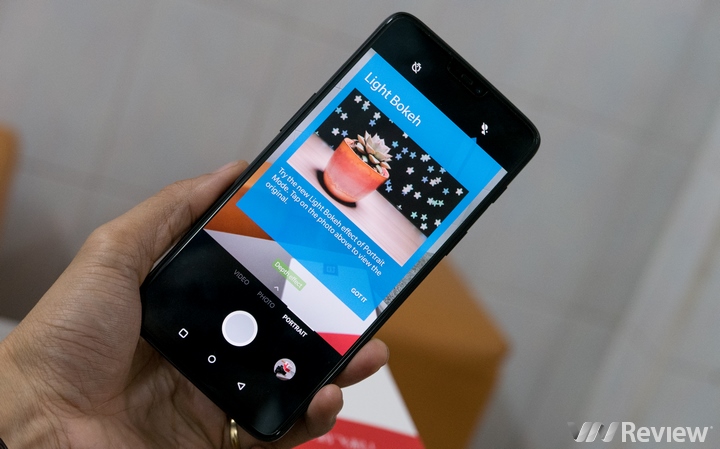 Trên tay nhanh OnePlus 6 vừa về Việt Nam: Chip Snapdragon 845, màn OLED tai thỏ