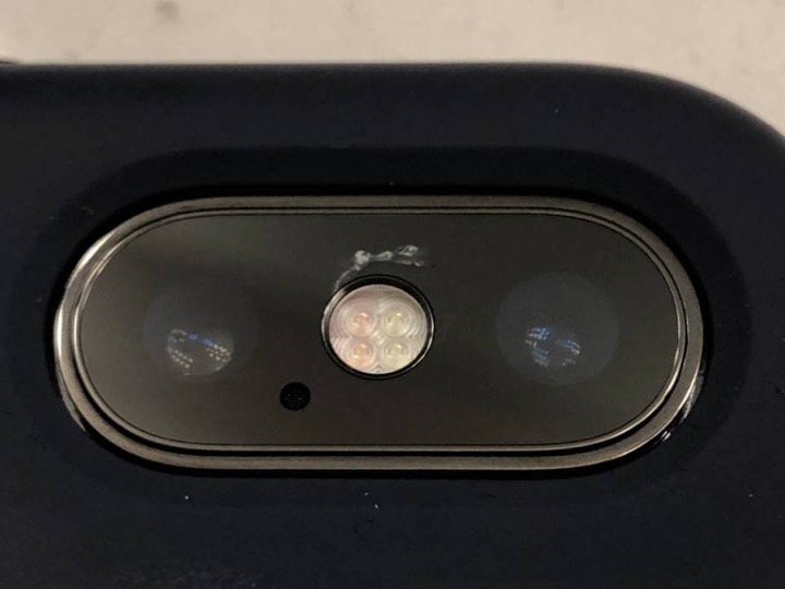 iPhone X bị nứt kính camera không rõ lý do xuất hiện ngày càng nhiều