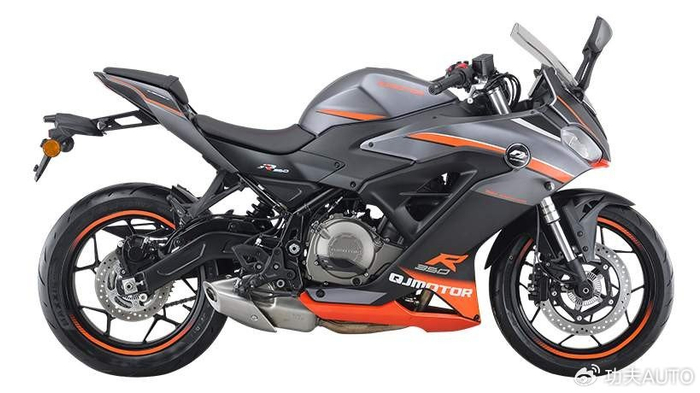 Mẫu mô tô phân khối lớn S2000 của Great Wall