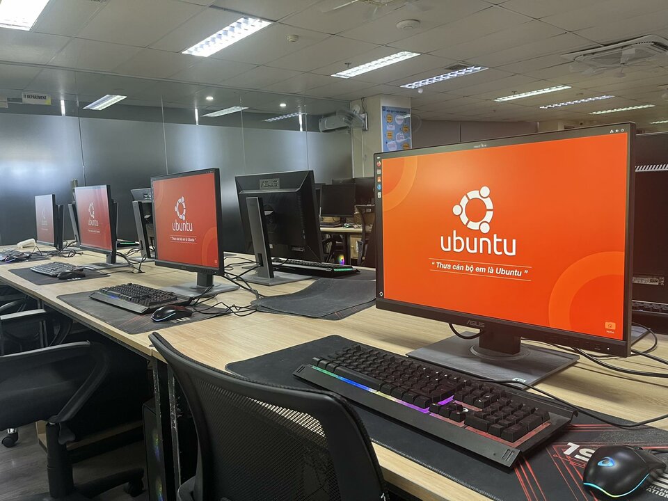 Mời ubuntu in văn bản kiểm tra rồi ký giúp đoàn nhé :D (Ảnh vừa lượm trên FB)