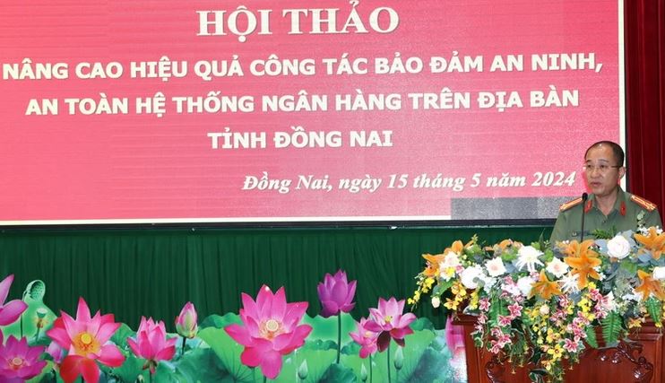 171 tỷ của Chủ tịch huyện bị kẻ lừa đảo chuyển qua nhiều tài khoản ngân hàng

Thượng tá Nguyễn Mạnh