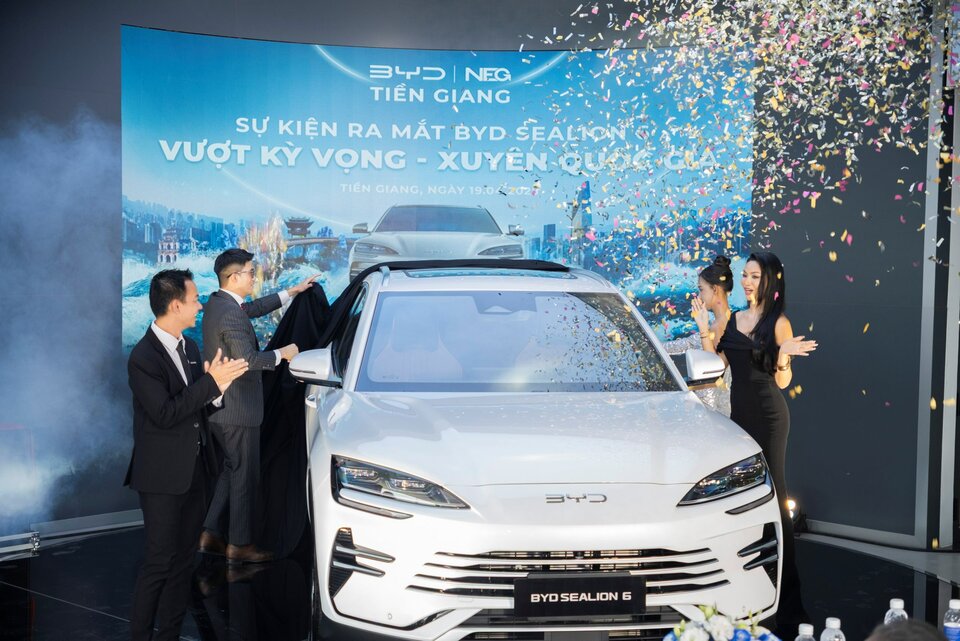 BYD Sealion 6 "chào" Miền Tây: Đông đảo khách hàng hào hứng trải nghiệm, đặt cọc ngay tại chỗ