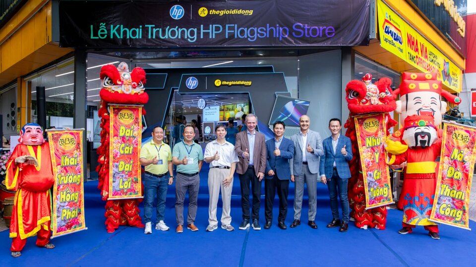 Lãnh đạo HP và Thế Giới Di Động tại HP Flagship Store (Copy).jpg