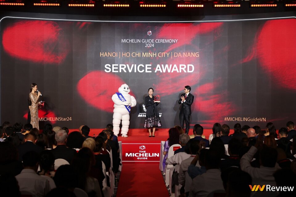 Service Award_Anh NGUYEN_Si Dining - Opt 1 (Copy).jpg