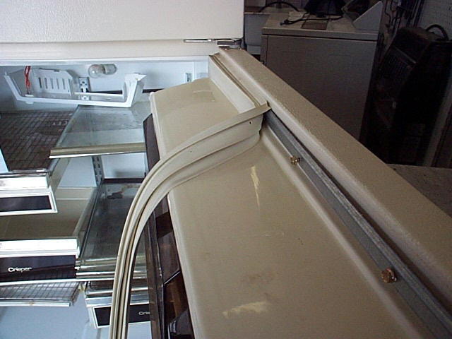 Cơ chế hoạt động của tủ lạnh tương đối đơn giản, song các bộ phận trên tủ rất dễ gặp trục trặc. Bạn phải làm gì khi nhận thấy tủ lạnh không đạt nhiệt độ đúng mức? Cơ chế hoạt động của tủ lạnh tương đối đơn giản, song các bộ phận trên tủ rất dễ gặp trục trặc. Bạn phải làm gì khi nhận thấy tủ lạnh không đạt nhiệt độ đúng mức?