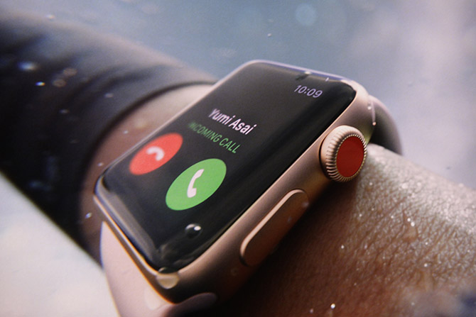 Apple giới thiệu Apple Watch Series 3 hỗ trợ LTE, gọi điện được, giá 249 -  399 USD - VnReview - Tin nóng