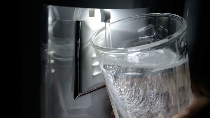 Xử lý nước lọc trong tủ lạnh có mùi lạ