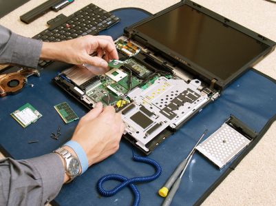Nâng cấp, sửa chữa laptop cần có chuyên gia kỹ thuật cao